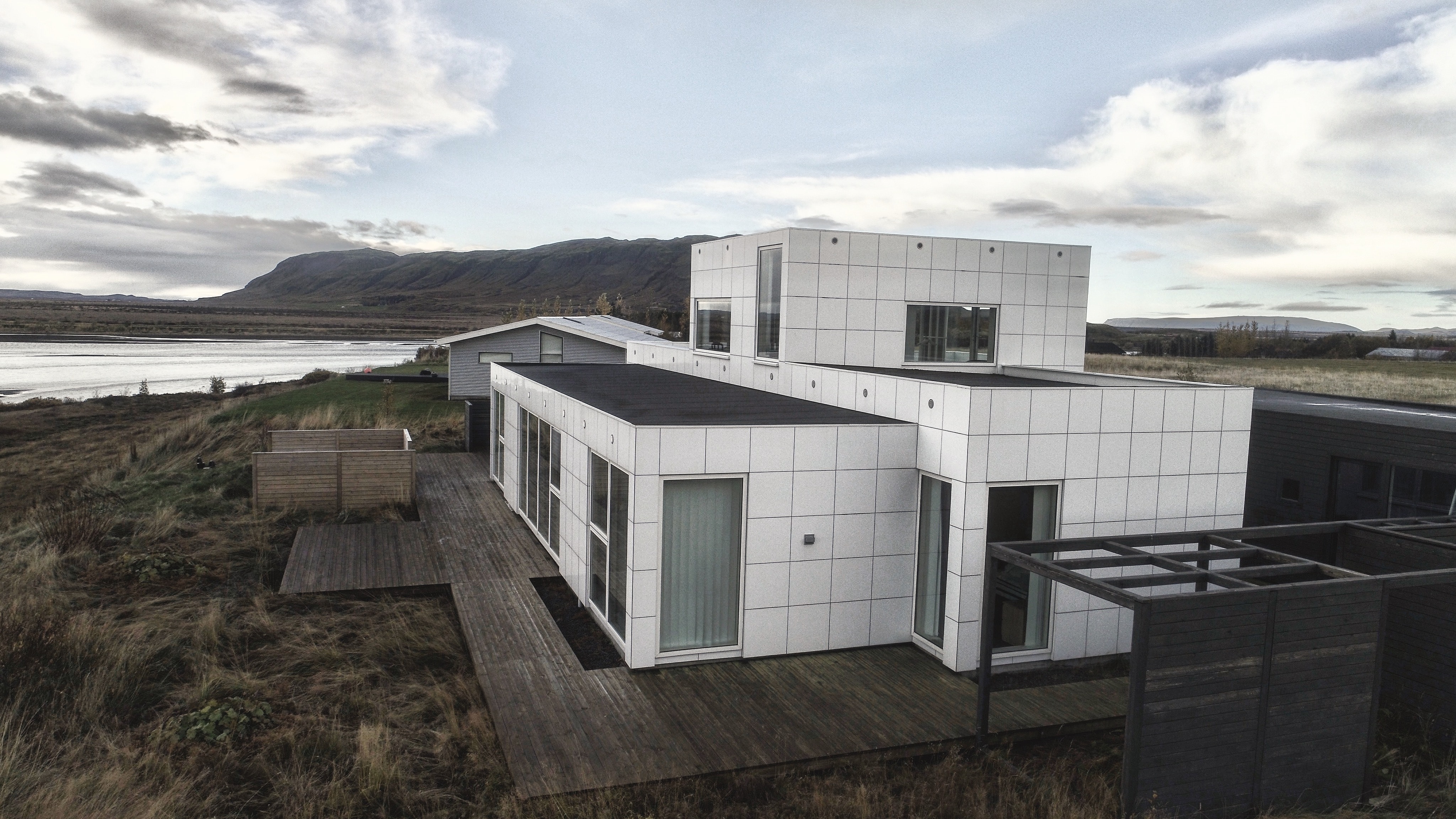 Modern Building - bayatiservices.co.uk